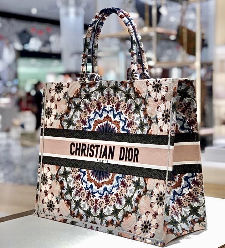 17 Best Designer Tote Bags For Moms 2023